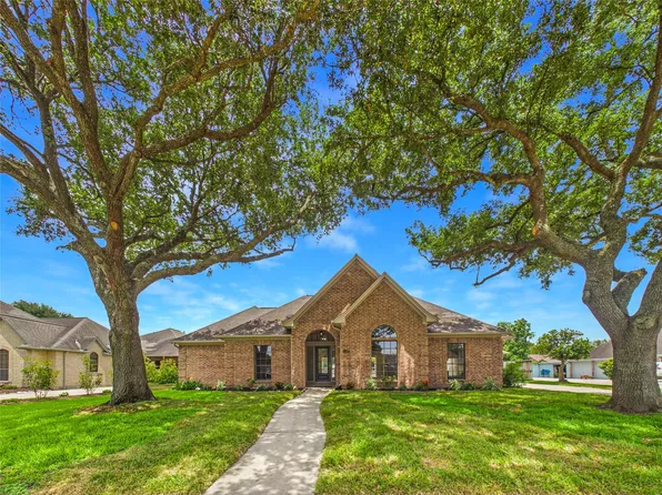2309 Saint Patrick Ln, Deer Park, TX 77536
