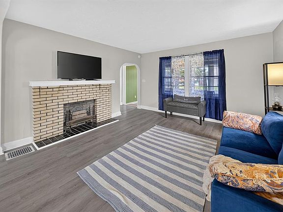 5th image of 928 W 8th St