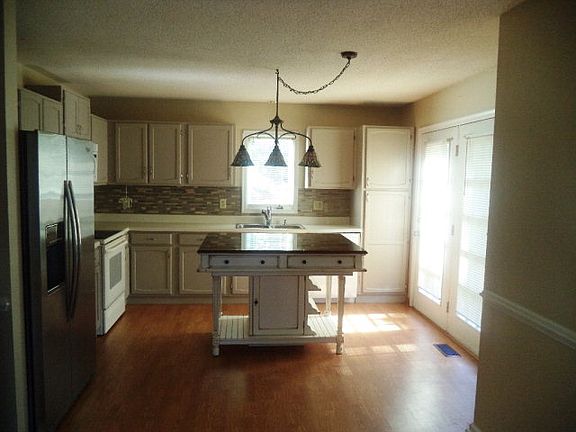 3rd image of 1121 Charles St