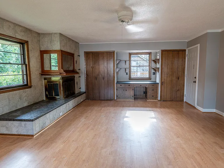 2241 Oxford St N #1 — Photo 13