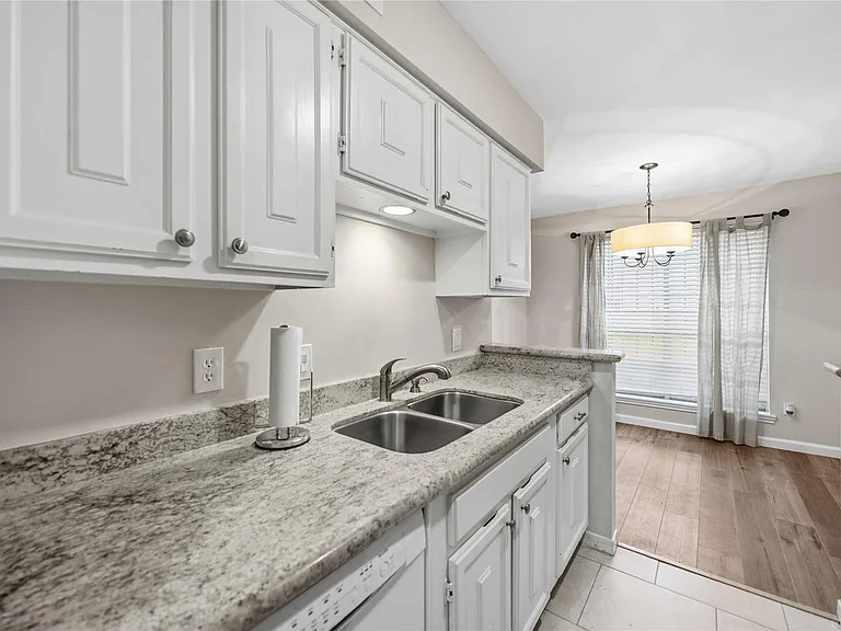 10336 Briar Forest Dr — Photo 6