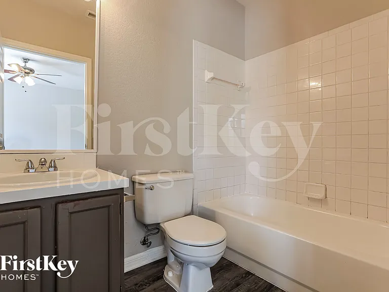 3169 N Biscayne Dr — Photo 8