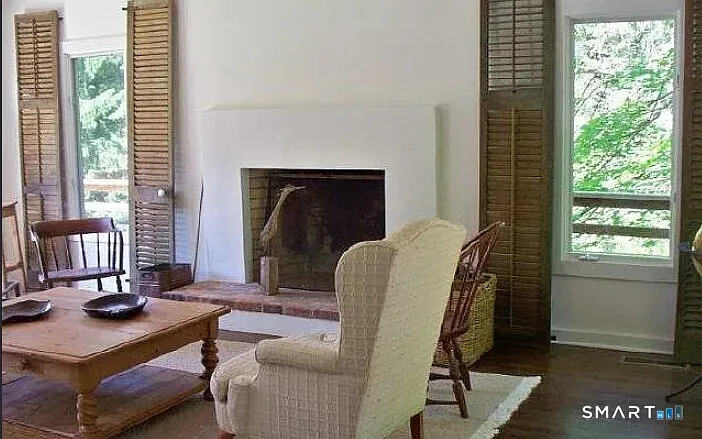 335 Greens Farms Rd — Photo 4