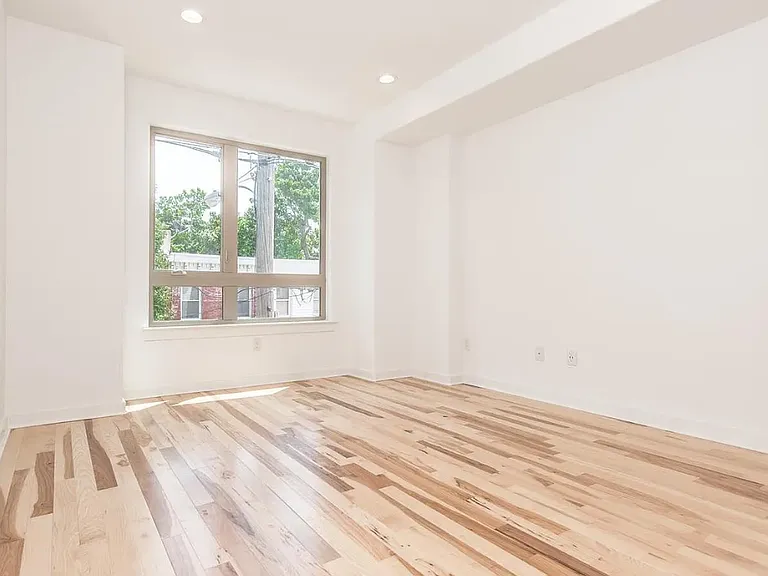 1836 N Marshall St — Photo 5