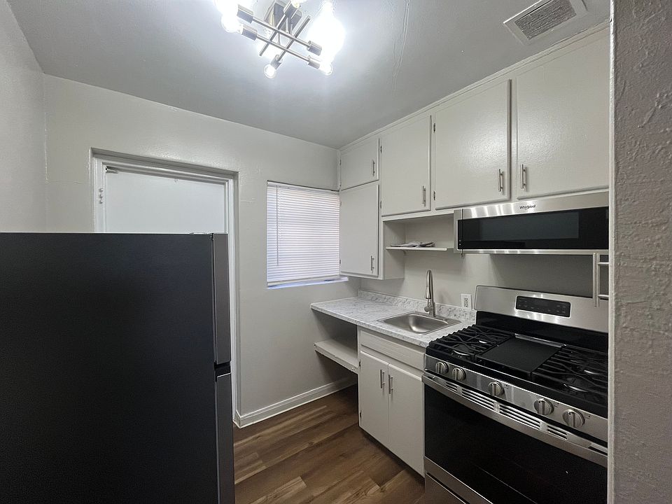 1st image of 1617 Gold Ave SE #H