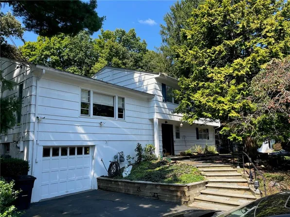59 Quake Lane, Pearl River, NY 10965