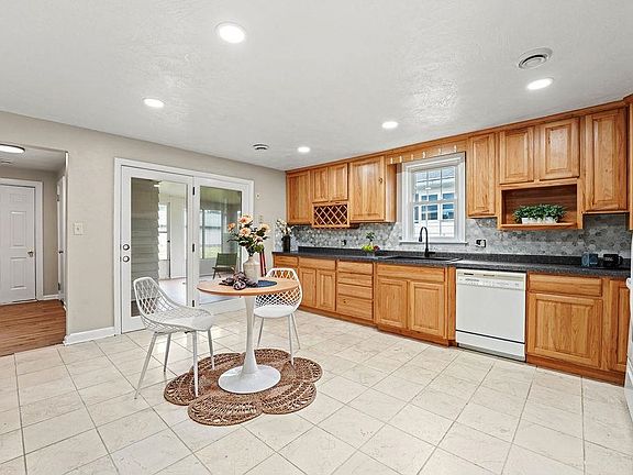 5th image of 2020 N Meade St