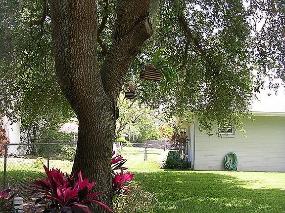 4th image of 11 Winterset Dr