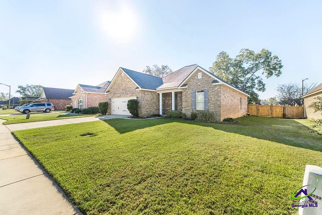 3 bed, 2.0 bath, 1726 sqft, $1,995 — Photo 3
