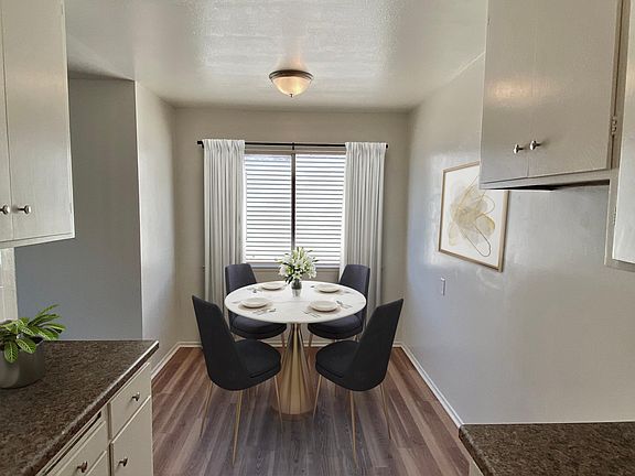 2nd image of 3090 Vicente St #203