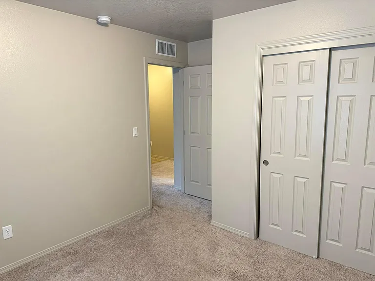 4708 N Alester Ave — Photo 28