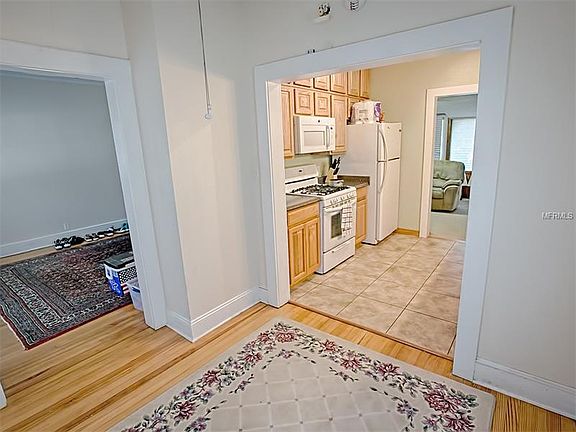 4th image of 1011 Carlton Ct