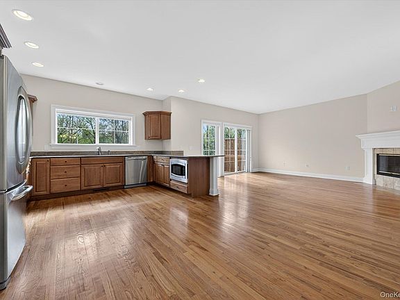 5th image of 4 Pond Ridge Road