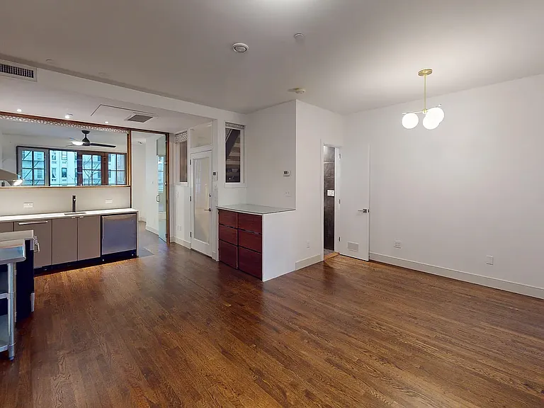 206 E 20th St #PENTHOUSE — Photo 30