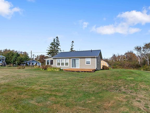 3rd image of 57 Hummingbird Cres