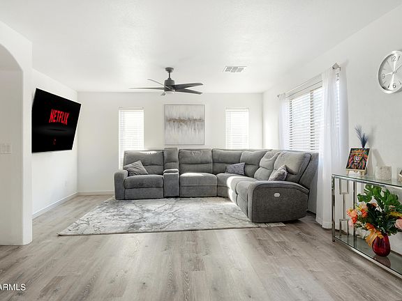 3rd image of 16068 W Culver St