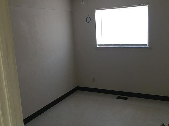 4th image of 629 Austin Ave