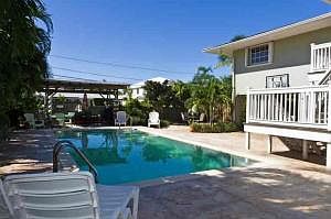 4th image of 2 Beachwood Dr