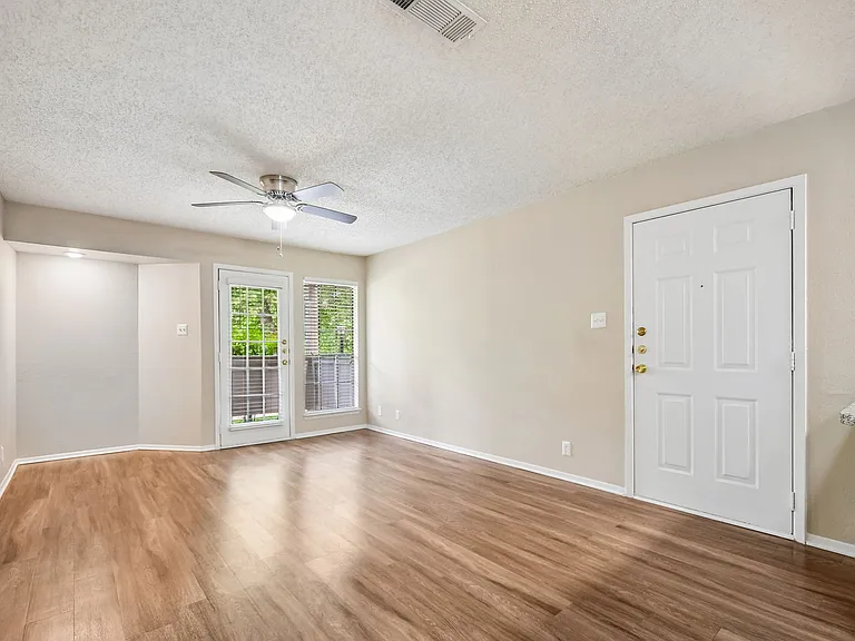 Chappell Hill Apartments — Photo 37