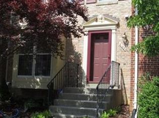 6122 Summer Park Ln, Alexandria, VA 22315
