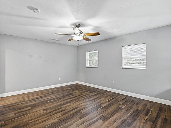 4th image of 1325 NE 3rd Ave