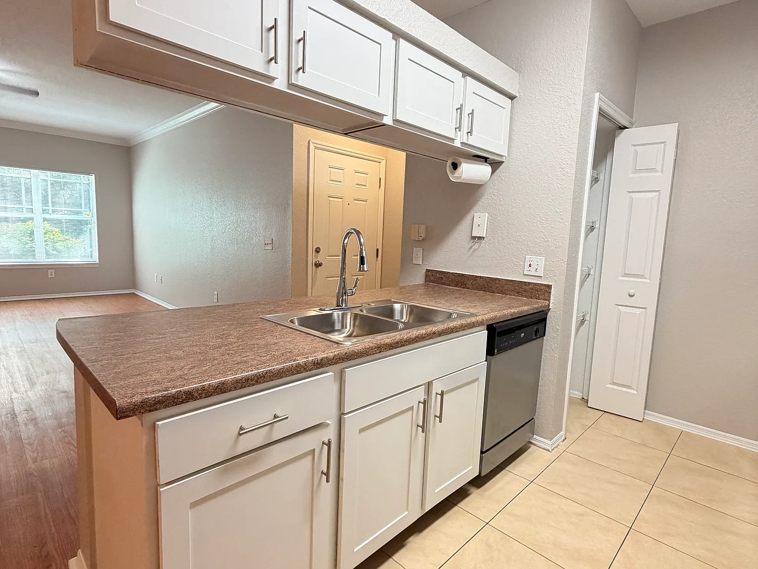16561 Enclave Village Dr — Photo 4