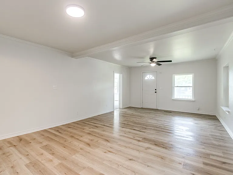 425 E Eufaula St — Photo 5