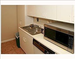 4th image of 1901 N Andrews Ave APT 213