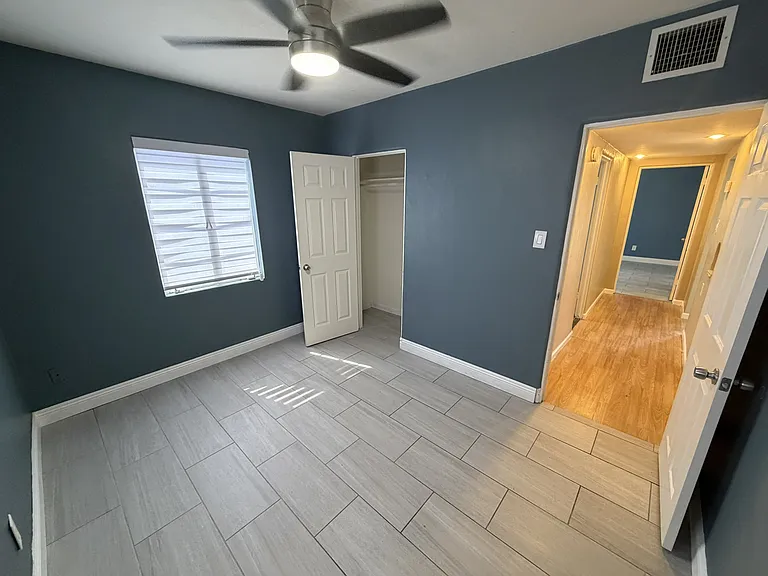 537 W Mariposa St — Photo 5