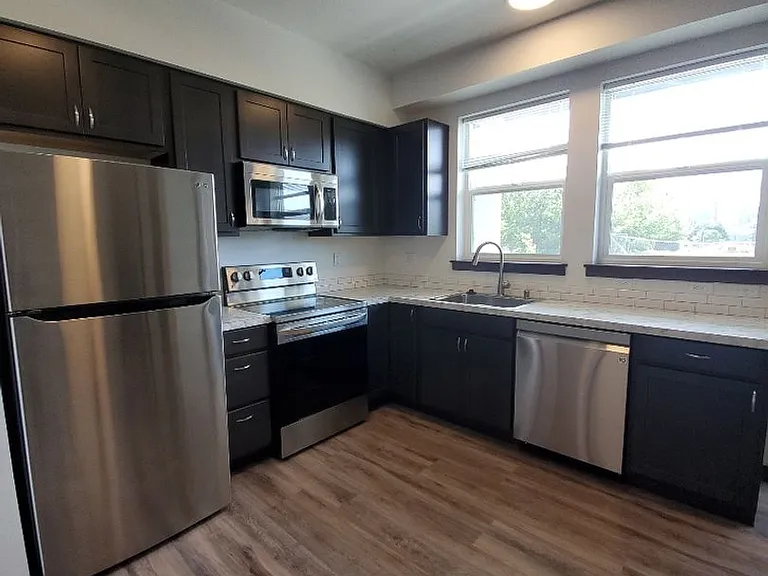 1513 E St — Photo 3