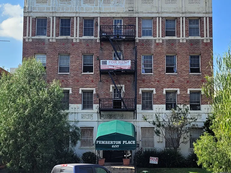 657 Cochran — Photo 19