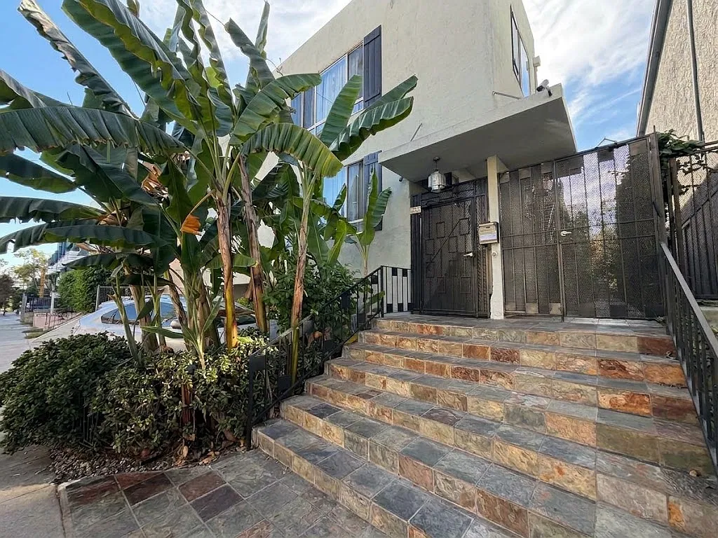 N Sierra Bonita Ave, West Hollywood — Photo 3