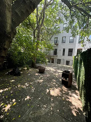 Rented by Delmark Realty LLC | media 24