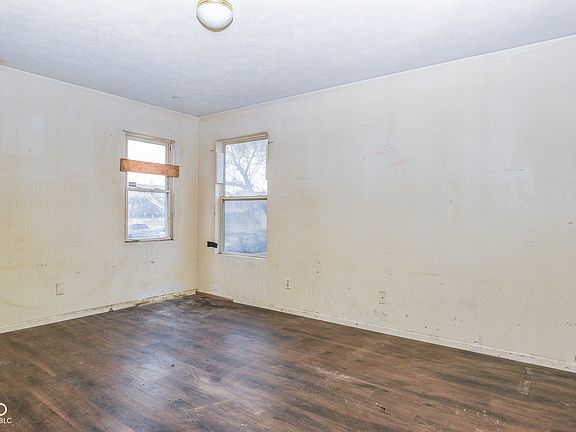 5th image of 451 W 26th St