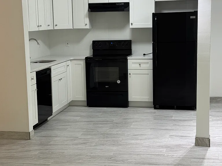 Hawthorne Cir — Photo 2