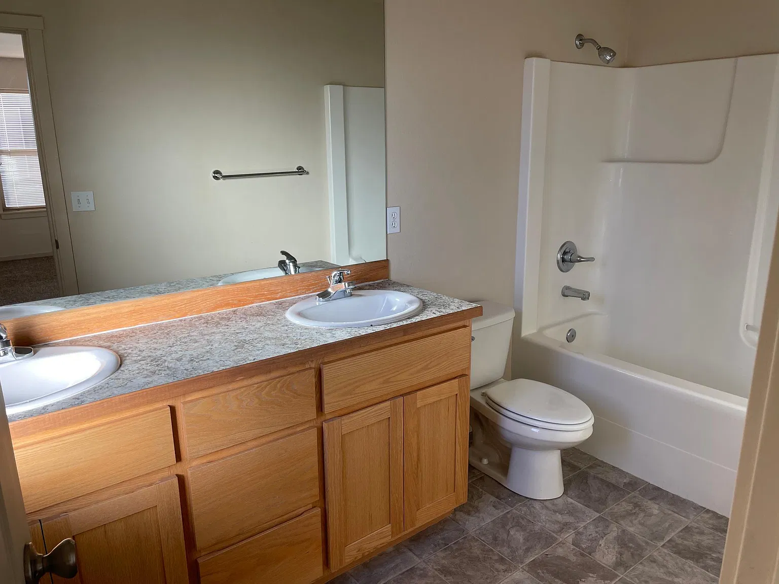 3 bed, 2.5 bath, 1650 sqft, $2,150 — Photo 4
