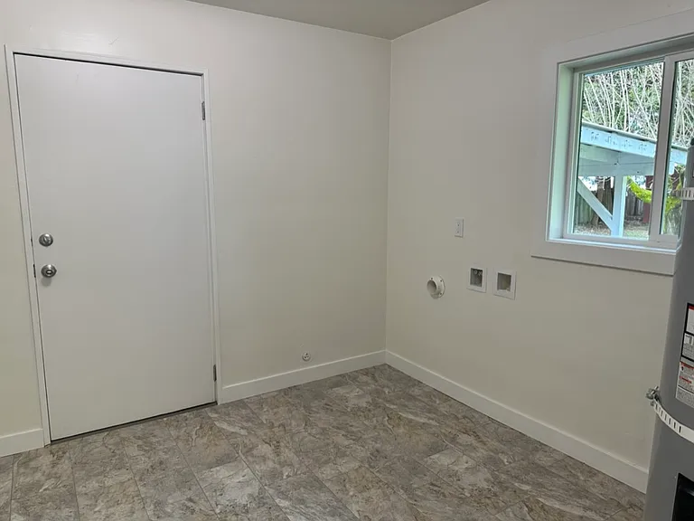 931 Chemawa Rd N — Photo 18