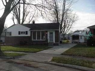 19876 Cedar Ct, Harper Woods, MI 48225