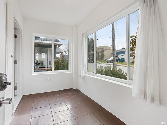4th image of 278 Linden Ave