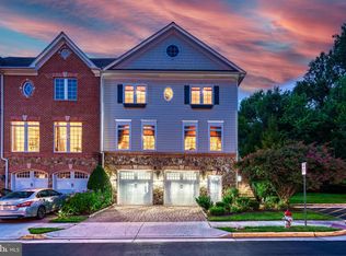 8702 Esquire Crossing Ln, Vienna, VA 22180