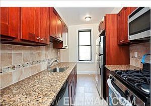 3rd image of 345 Montgomery St APT 2R