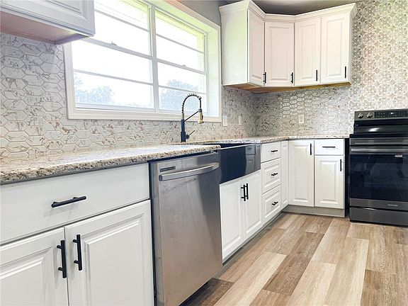 3rd image of 107 Cardinal Loop Rd