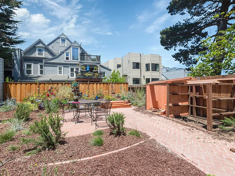 1760 Golden Gate — Photo 3