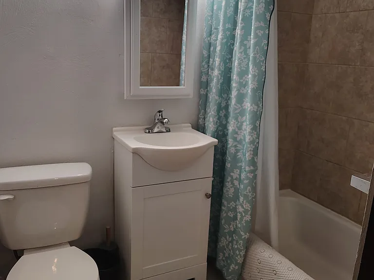 120 Vernon Ave #9 — Photo 8