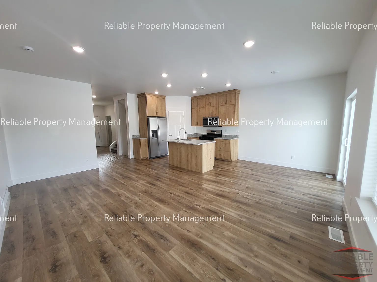 4 bed, 3.5 bath, 2700 sqft, $2,300 — Photo 3