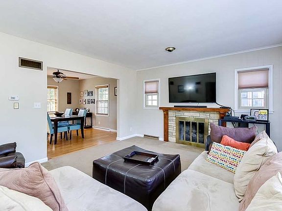 4th image of 2625 E Lombard St