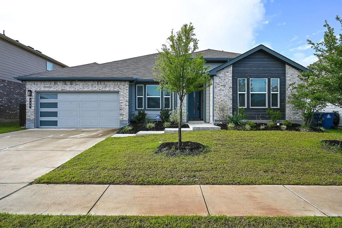 4 bed, 2.0 bath, 2172 sqft, $2,800 — Photo 1