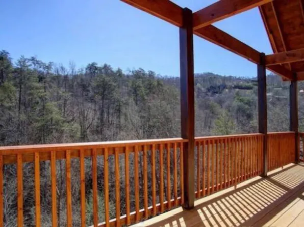 2943 Fiddlers Creek Way, Pigeon Forge, TN 37863