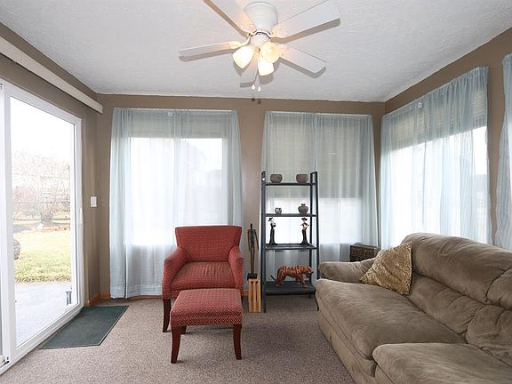 5th image of 227 Hartford Ct