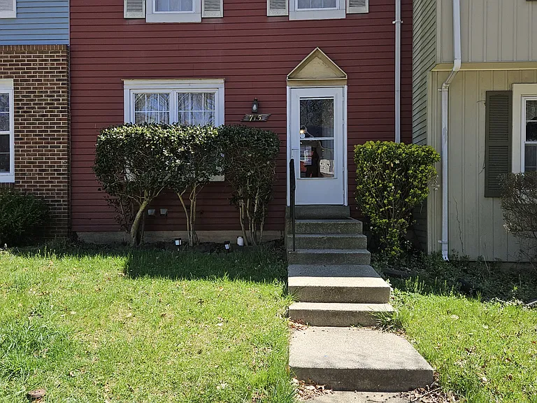 715 Saint Michaels Dr — Photo 1